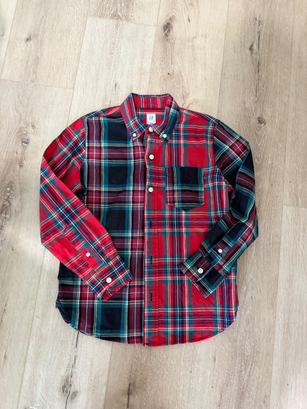 Gap holiday Christmas plaid button down 8
